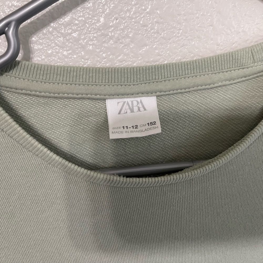 ZARA Cropped Sweatshirt - Picture 3 of 4